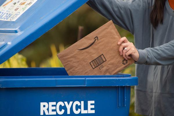 چرا مدیریت بازیافت و تفکیک زباله در شرکت ها اهمیت دارد و چگونه باید انجام گردد؟
